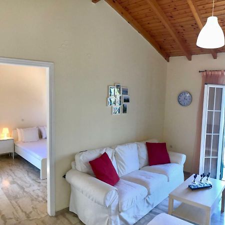 Wooden Ceiling Apartment - Close To City Center Kanálion Esterno foto