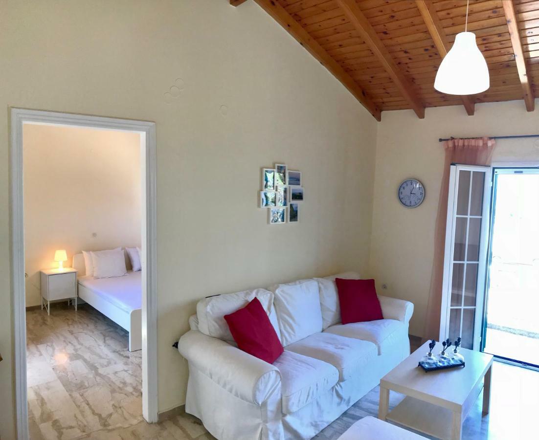 Wooden Ceiling Apartment - Close To City Center Kanálion Esterno foto